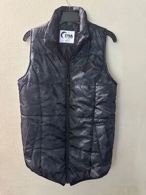 ZYIA Active puffer vest black dark grey camo quilted size Medium outdoorsy